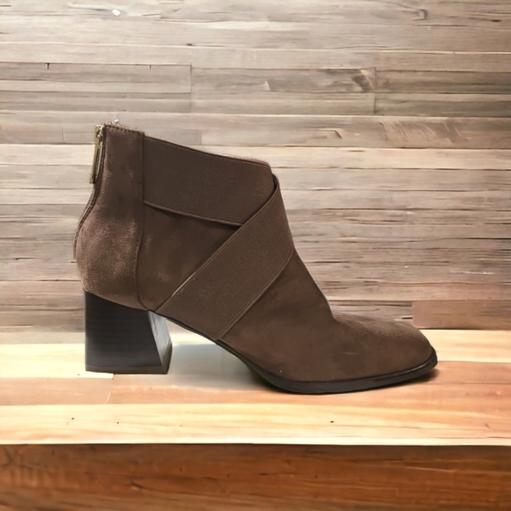 Anne Klein Rivka Brown Faux Suede Block Heel Dress Ankle Bootie size 6.5